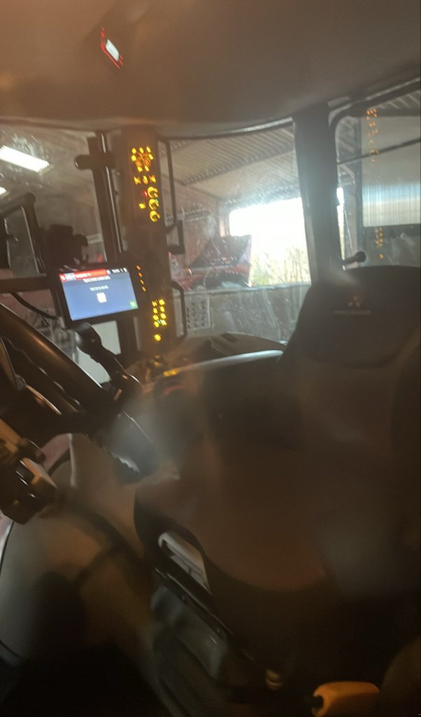 Traktor типа Massey Ferguson 7718S DYNA-VT EXCLUSIVE, Gebrauchtmaschine в Millau (Фотография 11)