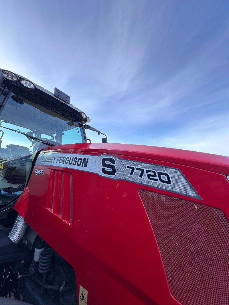 Traktor of the type Massey Ferguson 7720 S Dyna6  PTO, Gebrauchtmaschine in Liebenwalde (Picture 9)