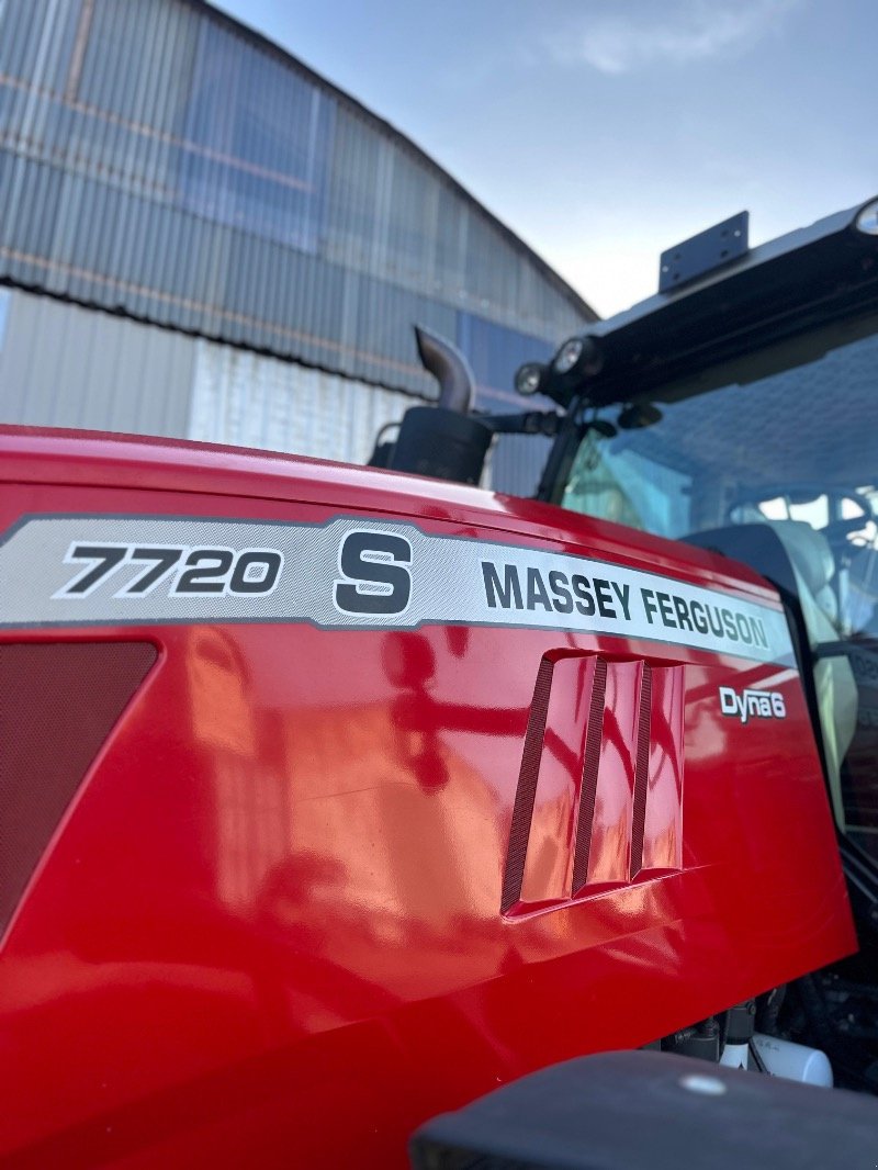 Traktor of the type Massey Ferguson 7720 S Dyna6  PTO, Gebrauchtmaschine in Liebenwalde (Picture 21)