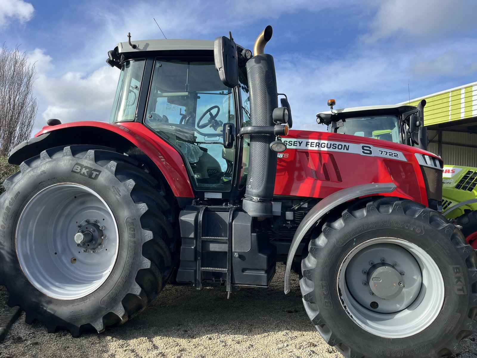 Traktor tip Massey Ferguson 7722 S DYNA 6, Gebrauchtmaschine in PONTIVY (Poză 2)