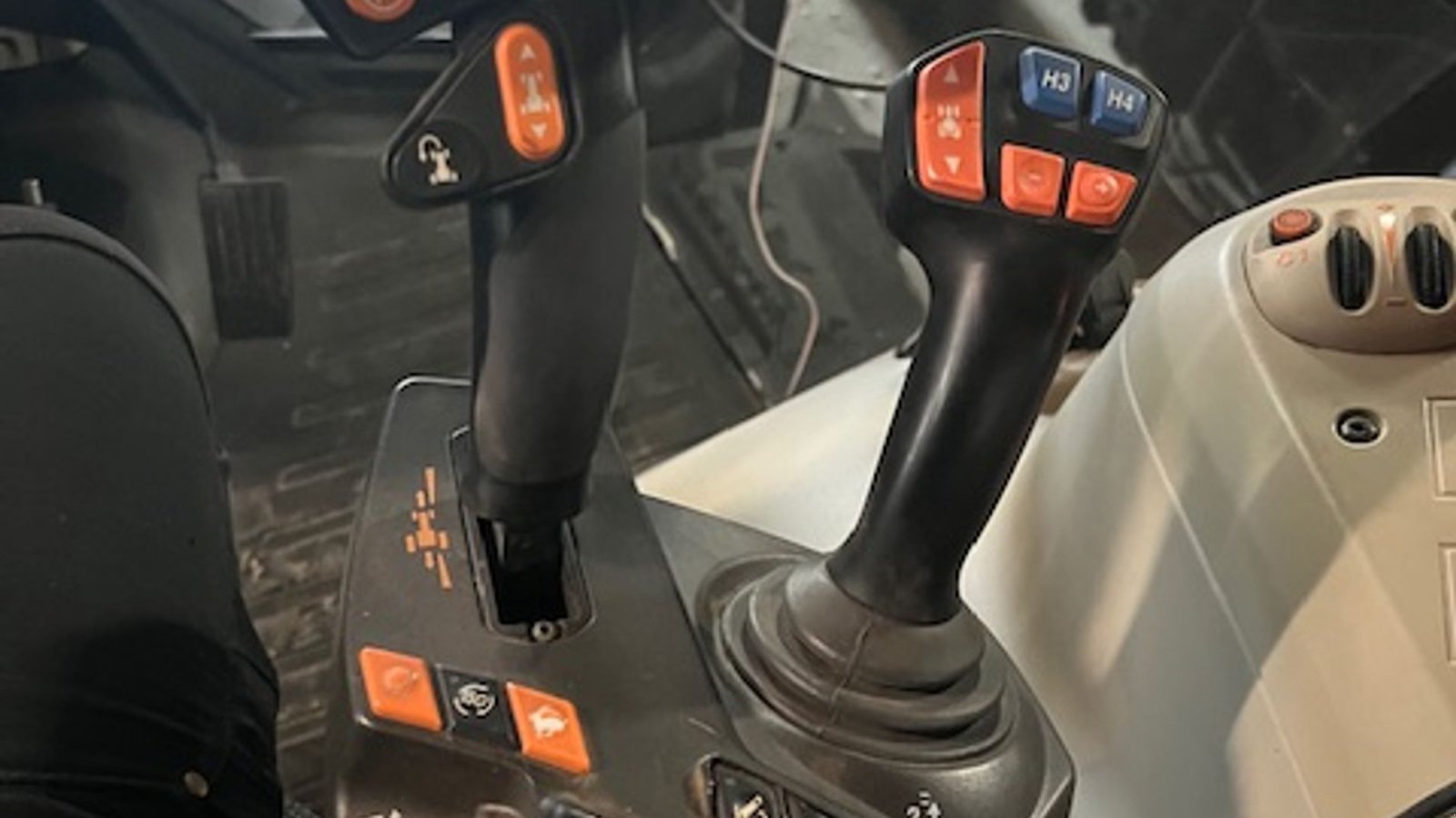 Traktor tipa Massey Ferguson 7726 S DynaVT Med front læsser. Læsser er meget lidt brugt., Gebrauchtmaschine u Lintrup (Slika 9)