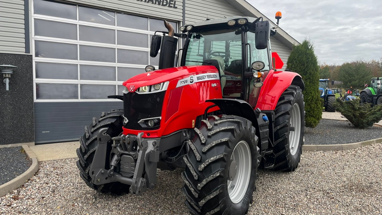 Traktor типа Massey Ferguson 7726 S DynaVT Med frontlift, Gebrauchtmaschine в Lintrup (Фотография 3)