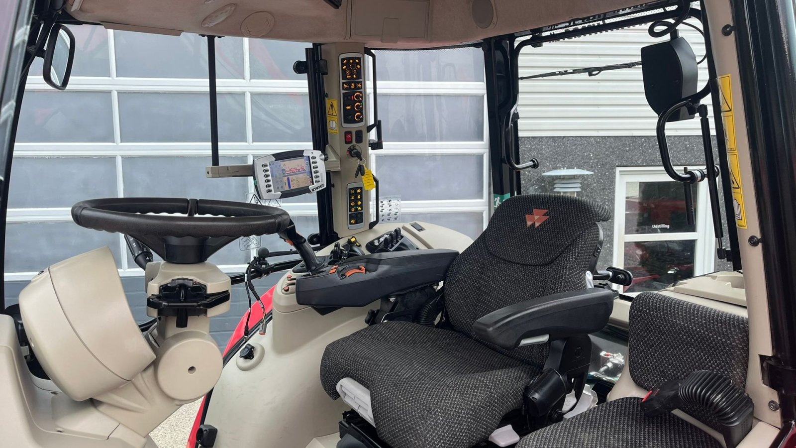 Traktor от тип Massey Ferguson 7726 S DynaVT Med frontlift, Gebrauchtmaschine в Lintrup (Снимка 12)