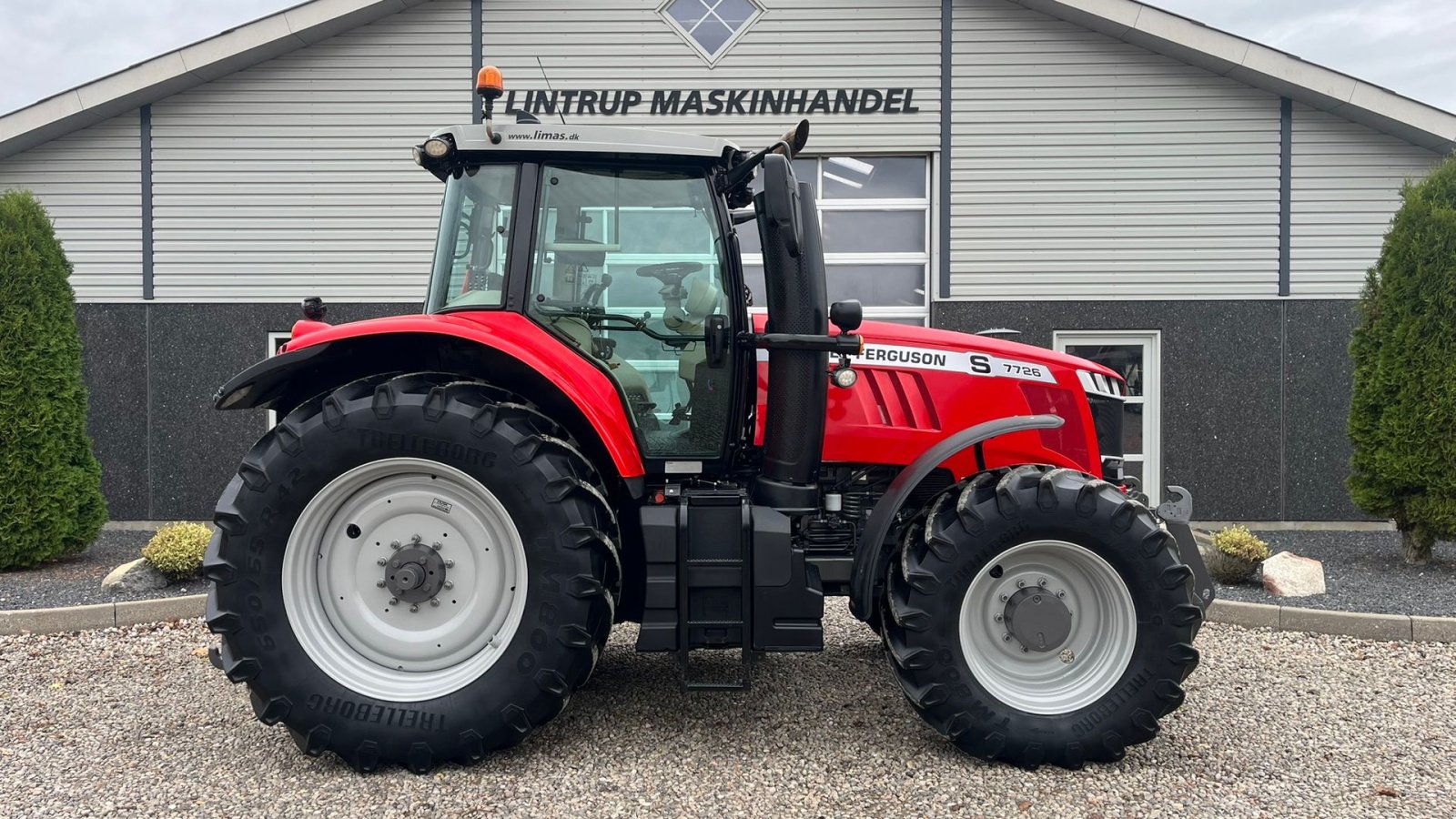 Traktor от тип Massey Ferguson 7726 S DynaVT Med frontlift, Gebrauchtmaschine в Lintrup (Снимка 14)