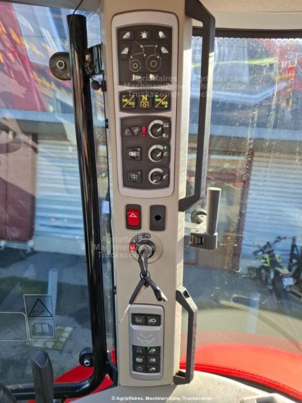 Traktor типа Massey Ferguson 7S 165, Gebrauchtmaschine в LOMBEZ (Фотография 6)