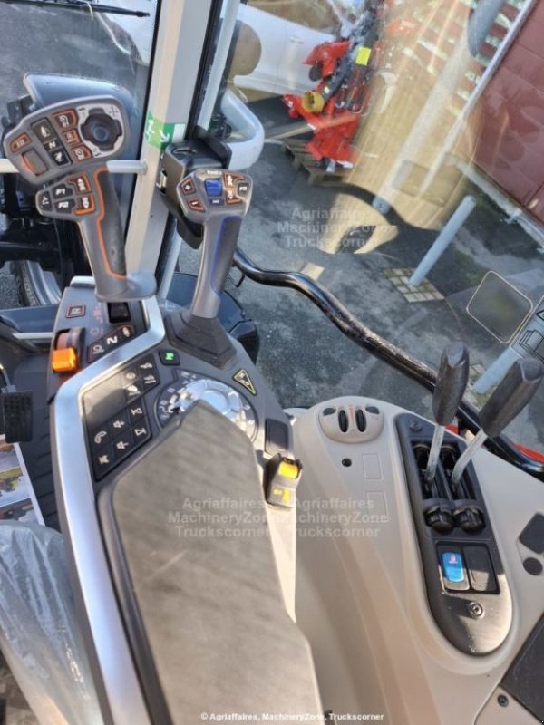 Traktor типа Massey Ferguson 7S 165, Gebrauchtmaschine в LOMBEZ (Фотография 5)