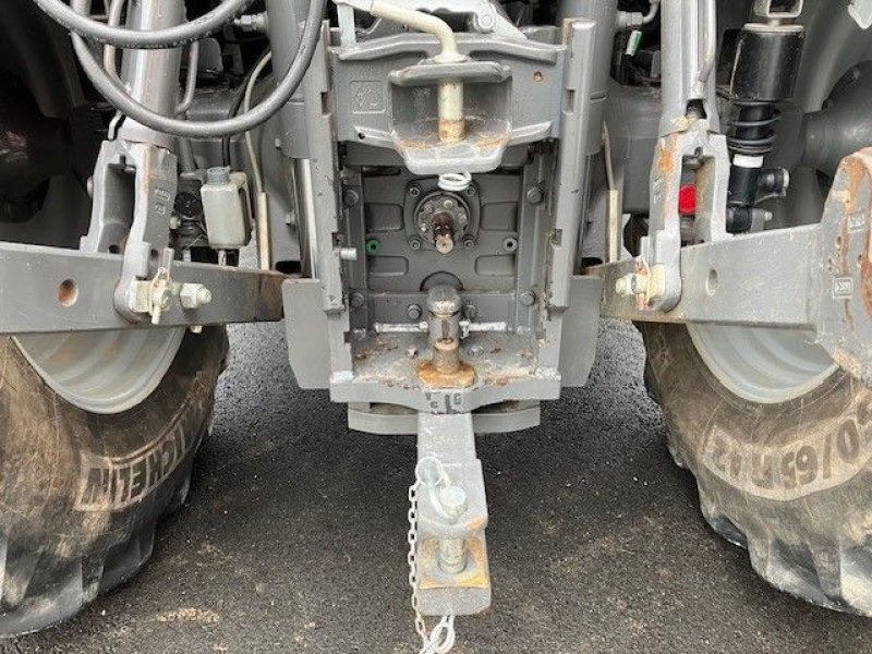 Traktor of the type Massey Ferguson 7S 180 D6 EXCLUSIVE, Gebrauchtmaschine in POUSSAY (Picture 6)