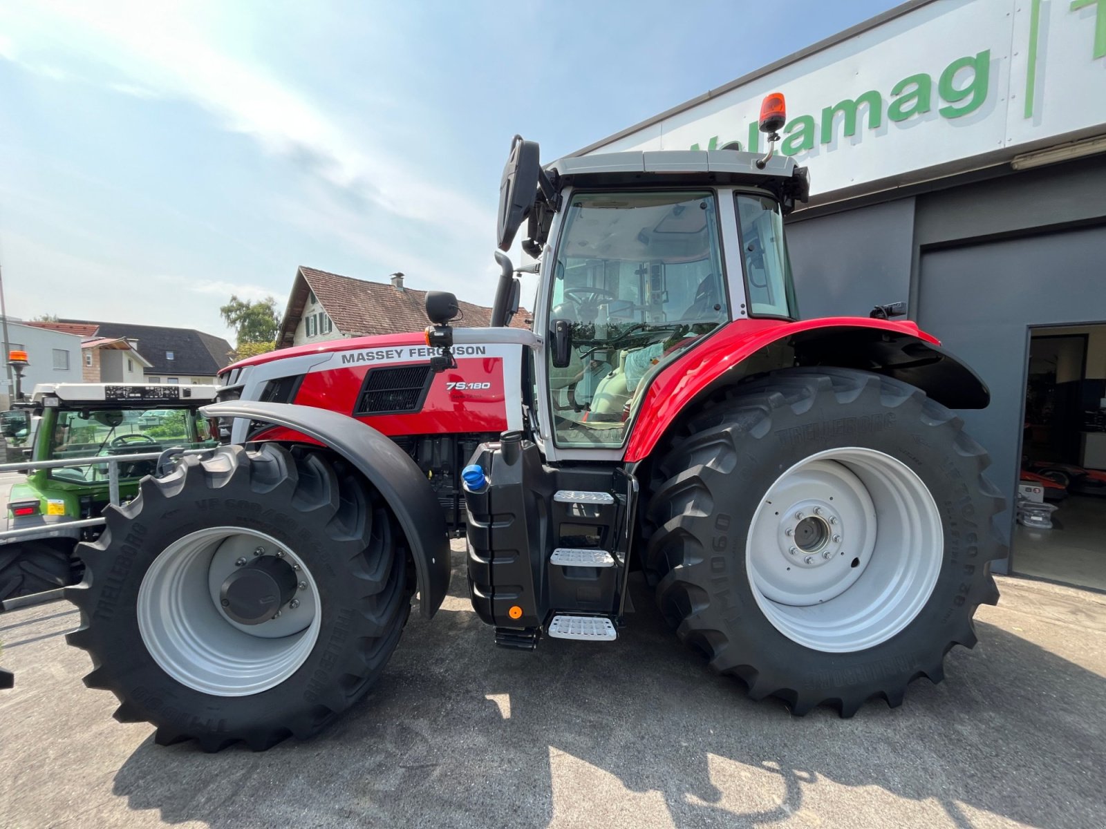 Traktor типа Massey Ferguson 7S.180 DynaVT Exclusive, Gebrauchtmaschine в Frastanz (Фотография 2)
