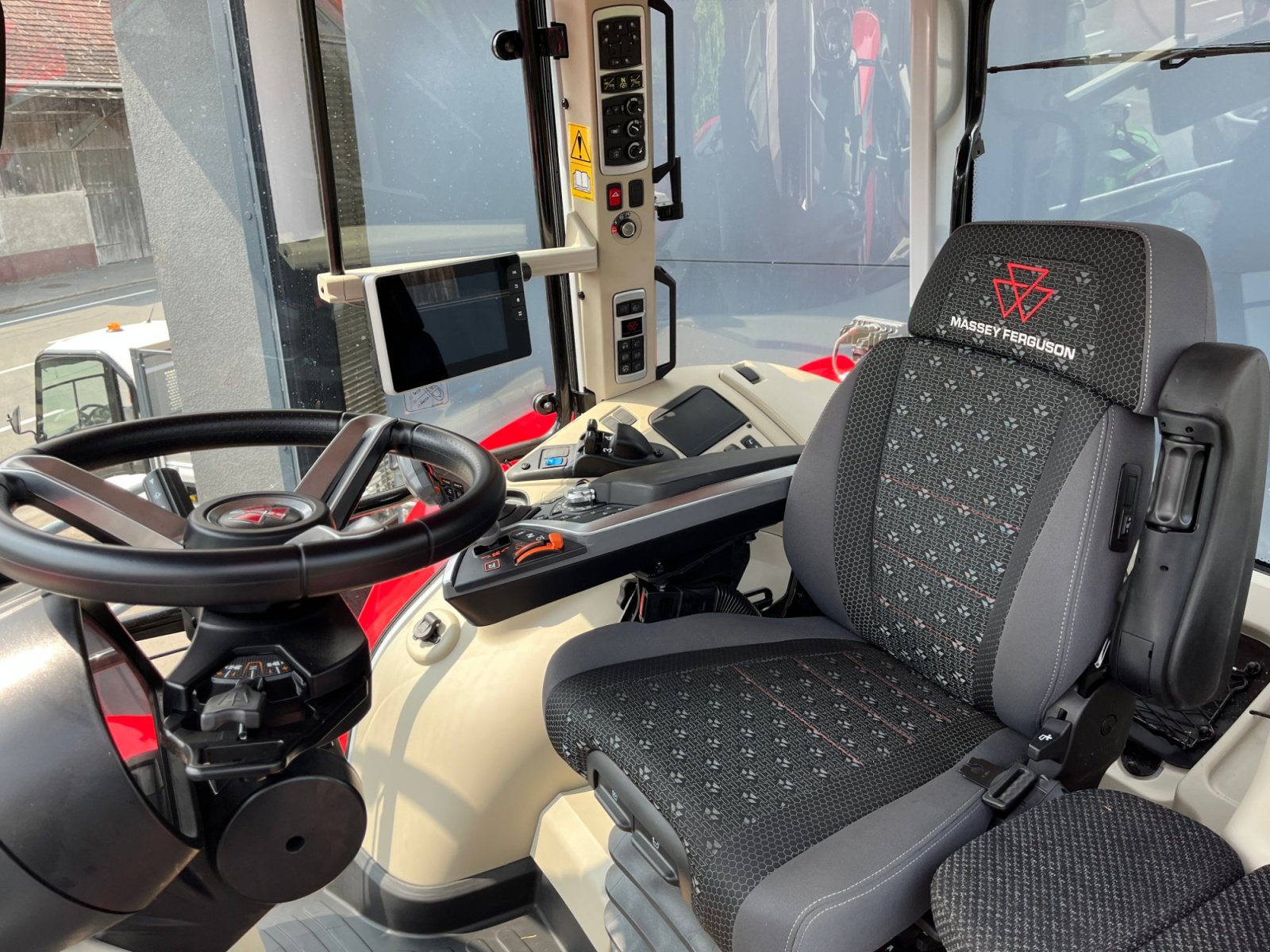 Traktor типа Massey Ferguson 7S.180 DynaVT Exclusive, Gebrauchtmaschine в Frastanz (Фотография 11)