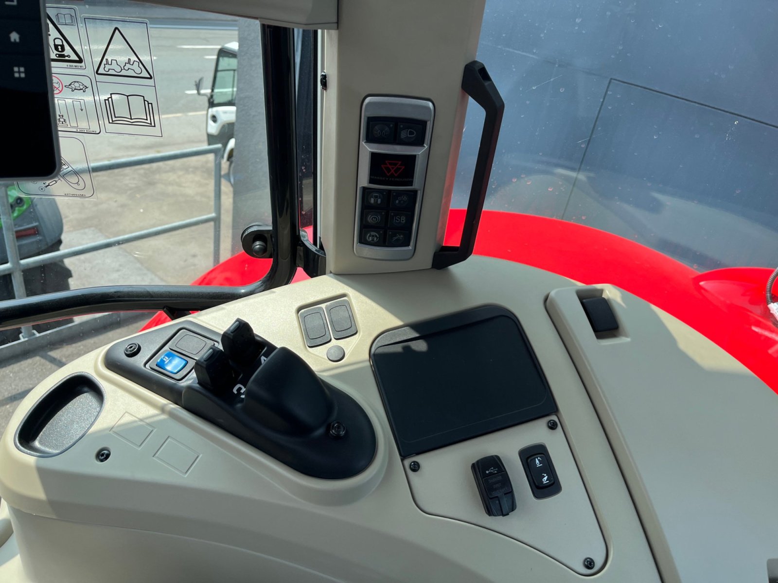 Traktor типа Massey Ferguson 7S.180 DynaVT Exclusive, Gebrauchtmaschine в Frastanz (Фотография 13)