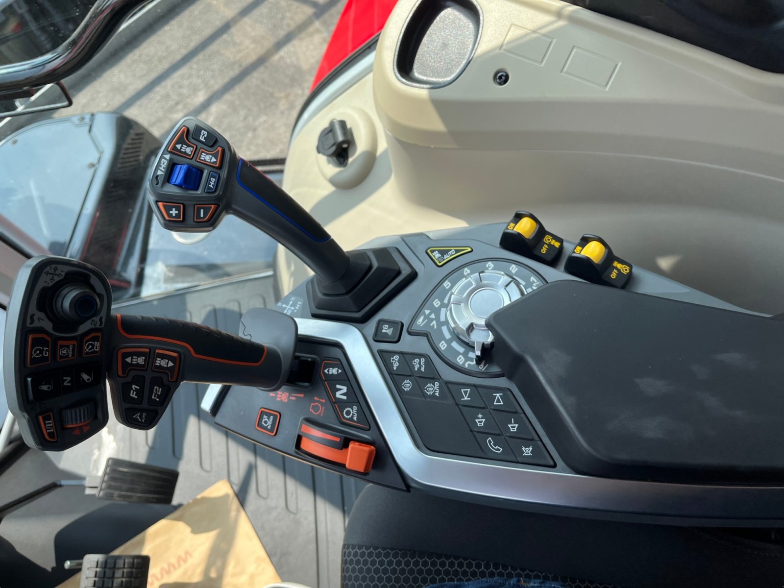 Traktor типа Massey Ferguson 7S.180 DynaVT Exclusive, Gebrauchtmaschine в Frastanz (Фотография 14)