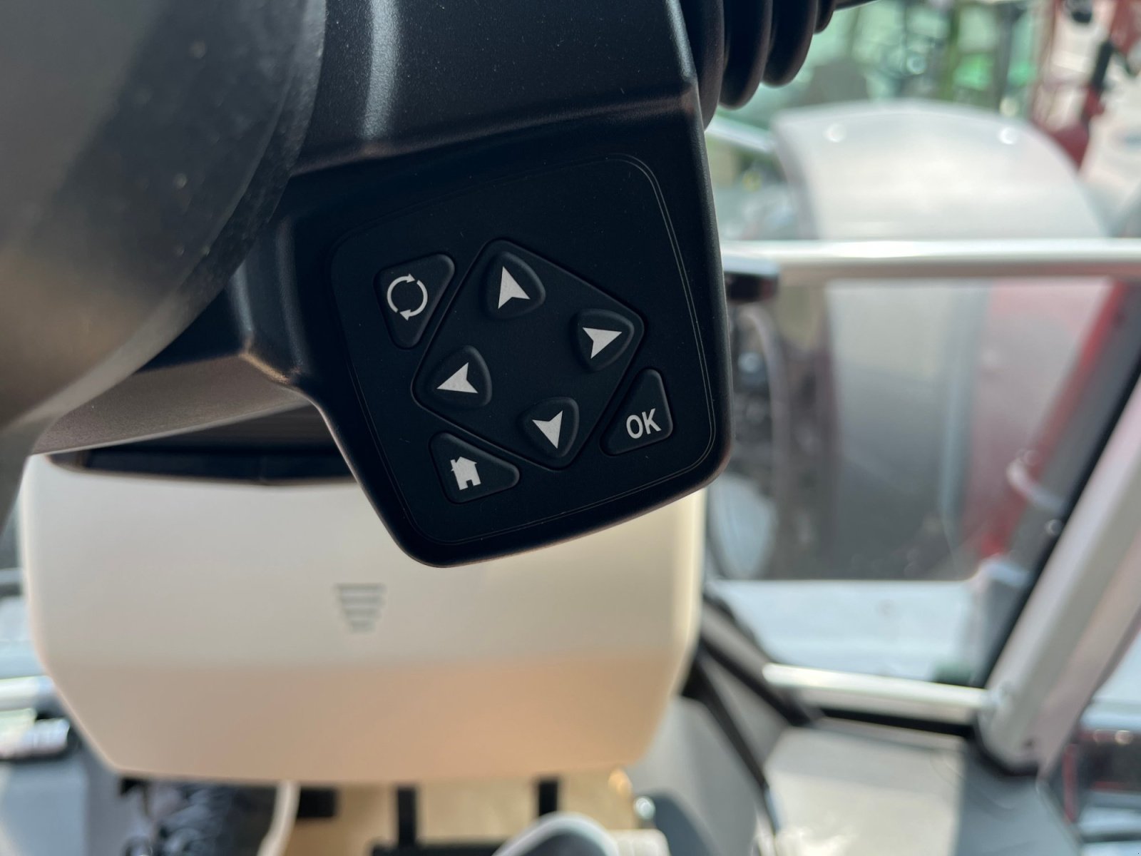 Traktor типа Massey Ferguson 7S.180 DynaVT Exclusive, Gebrauchtmaschine в Frastanz (Фотография 18)