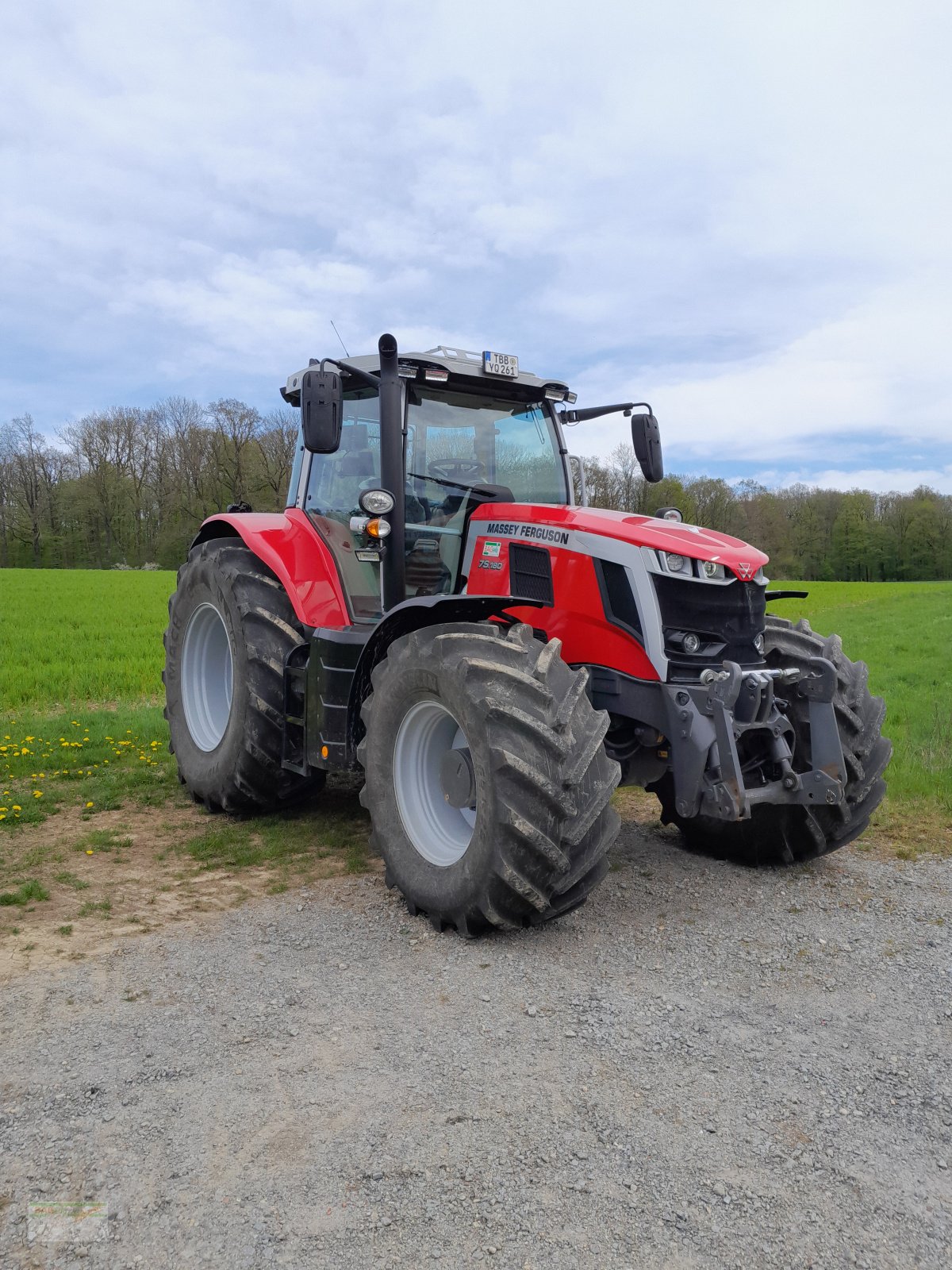 Traktor des Typs Massey Ferguson 7S.180 VT, Neumaschine in Ingelfingen-Stachenhausen (Bild 2)
