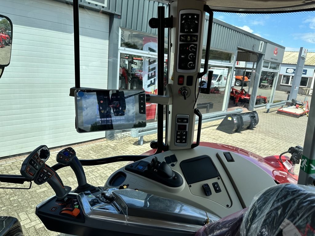 Traktor of the type Massey Ferguson 7S.210 DYNA-VT EXCLUSIVE, Neumaschine in MARIENHEEM (Picture 11)