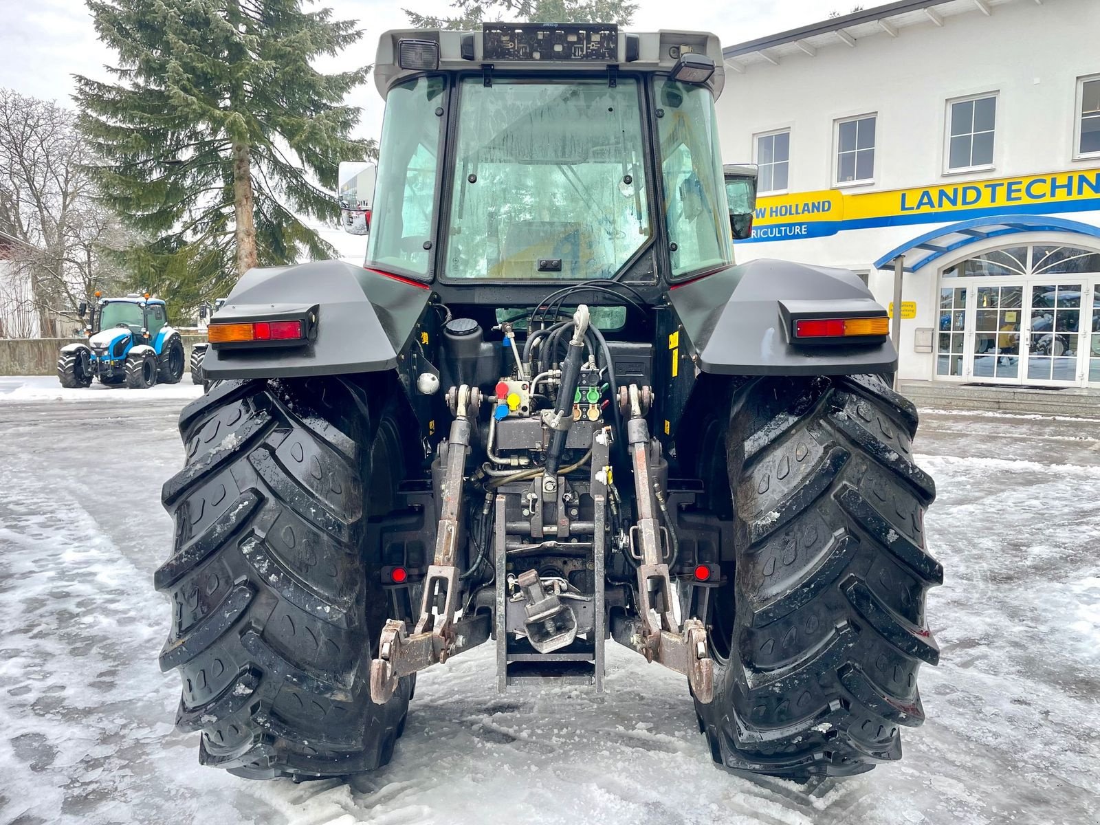Traktor of the type Massey Ferguson 8120-4, Gebrauchtmaschine in Burgkirchen (Picture 4)