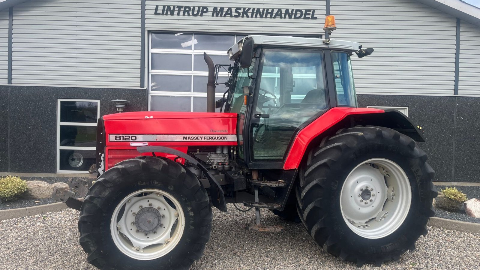 Traktor типа Massey Ferguson 8120 DYNA 4 Med frontlift, Gebrauchtmaschine в Lintrup (Фотография 1)