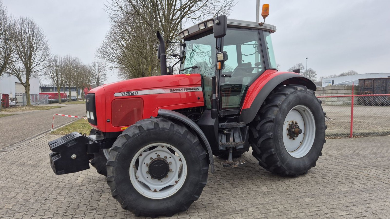 Traktor типа Massey Ferguson 8220 Dynashift, Gebrauchtmaschine в Schoonebeek (Фотография 2)