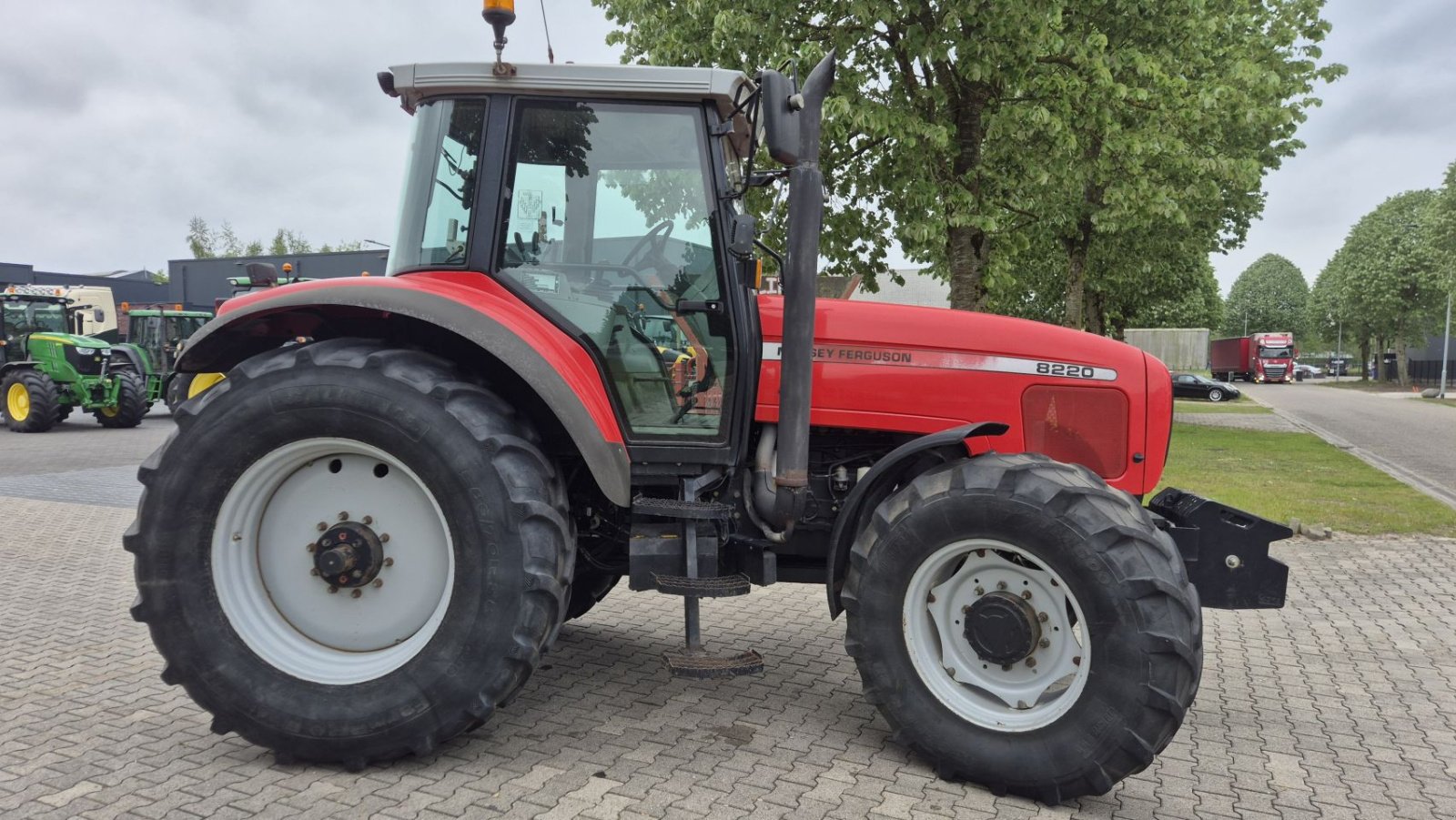 Traktor от тип Massey Ferguson 8220 Dynashift, Gebrauchtmaschine в Schoonebeek (Снимка 7)
