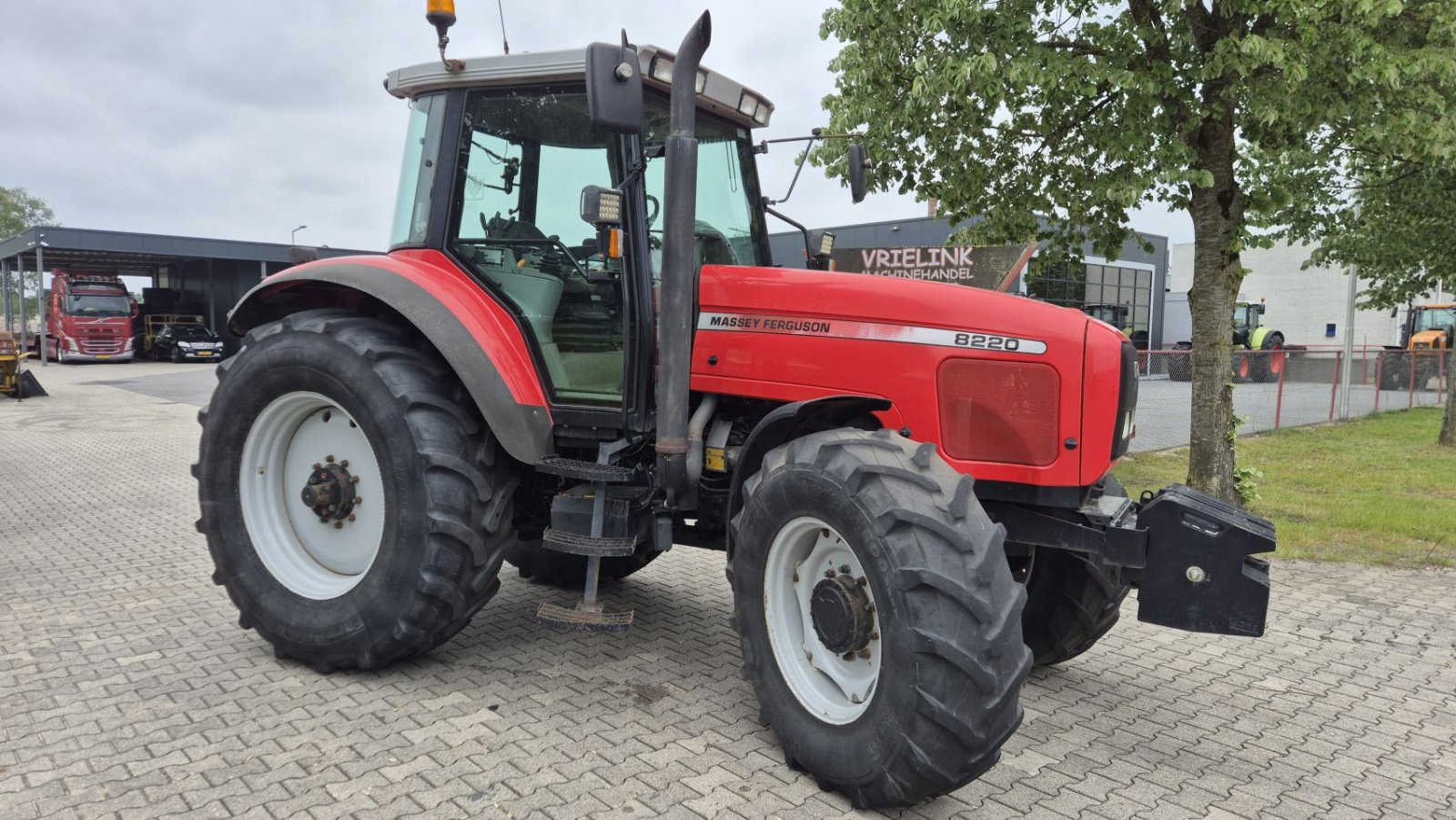 Traktor от тип Massey Ferguson 8220 Dynashift, Gebrauchtmaschine в Schoonebeek (Снимка 1)