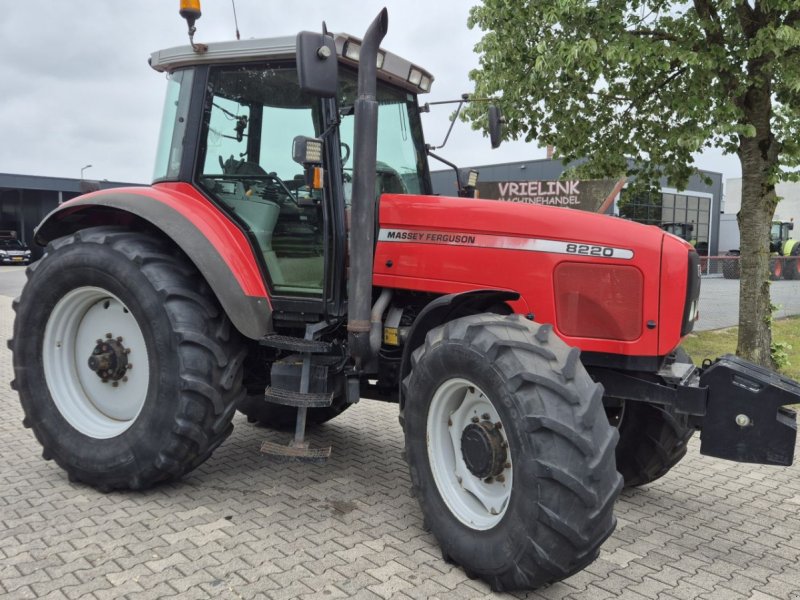 Traktor van het type Massey Ferguson 8220 Dynashift, Gebrauchtmaschine in Schoonebeek (Foto 1)