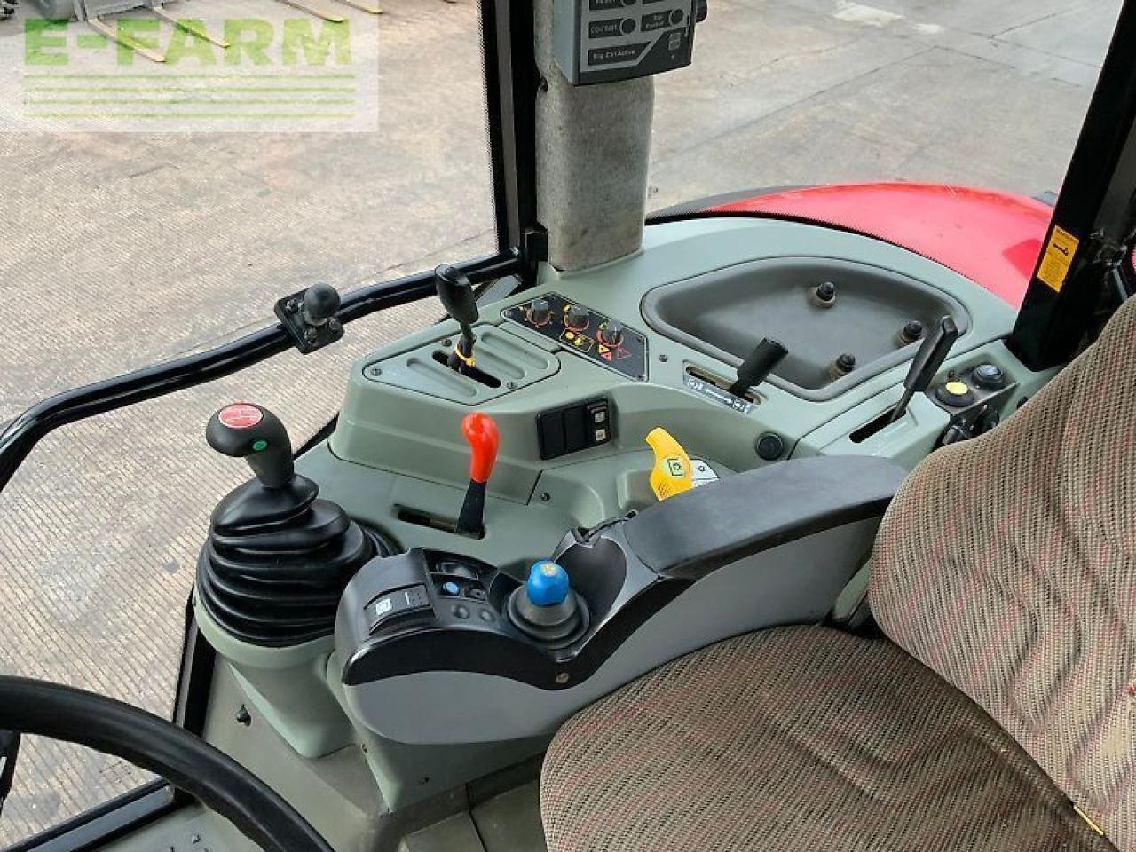 Traktor типа Massey Ferguson 8220 xtra power control tractor (st24304) Xtra, Gebrauchtmaschine в SHAFTESBURY (Фотография 18)