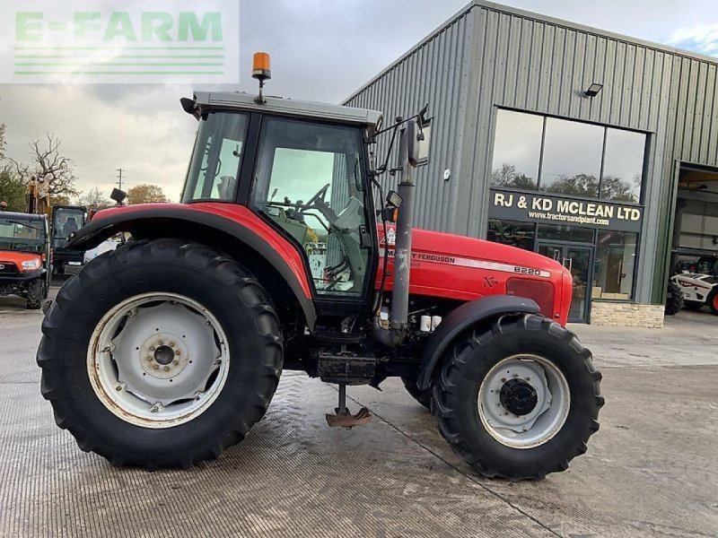 Traktor типа Massey Ferguson 8220 xtra power control tractor (st24304) Xtra, Gebrauchtmaschine в SHAFTESBURY