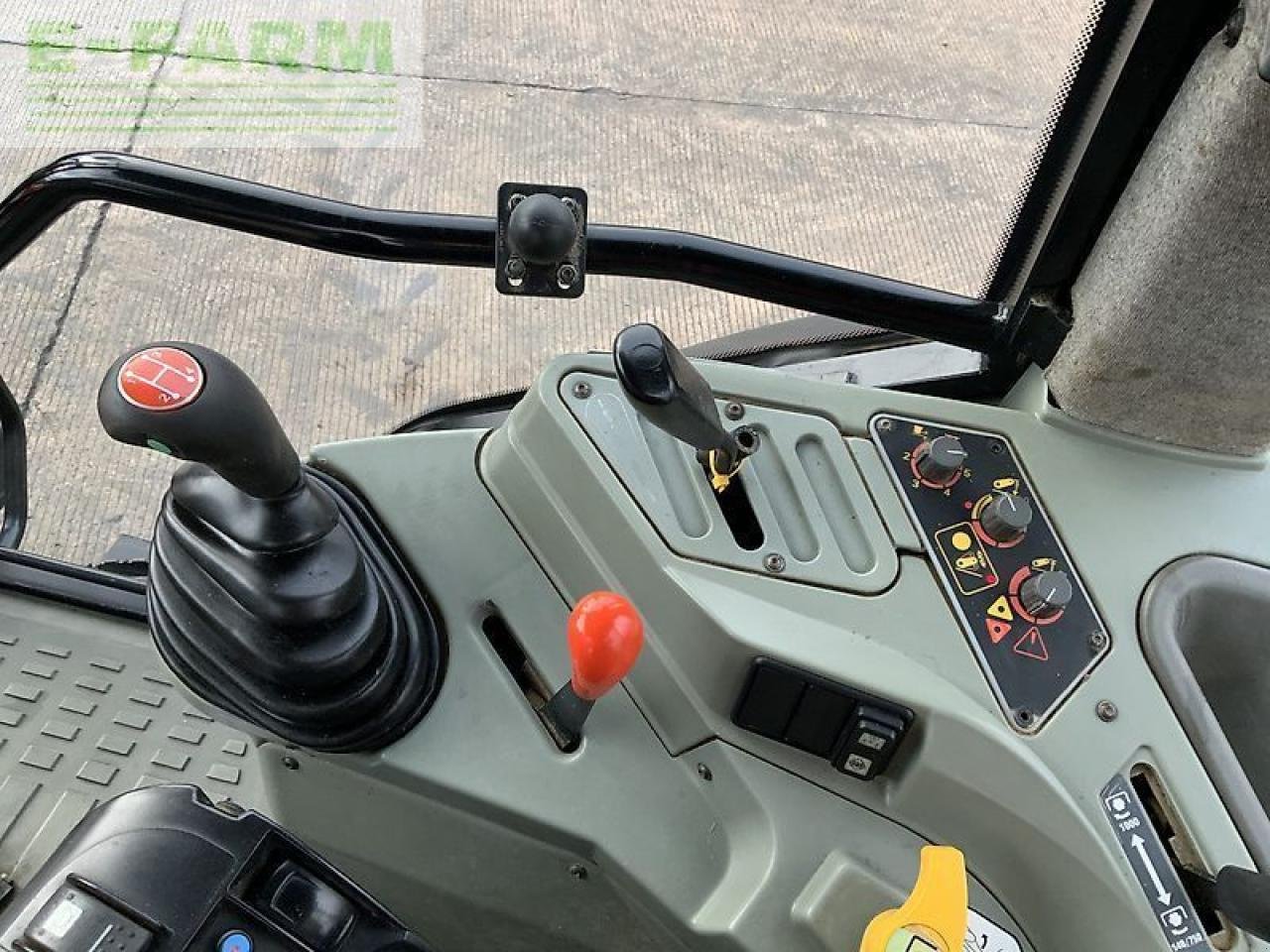 Traktor of the type Massey Ferguson 8220 xtra power control tractor (st24304) Xtra, Gebrauchtmaschine in SHAFTESBURY (Picture 21)