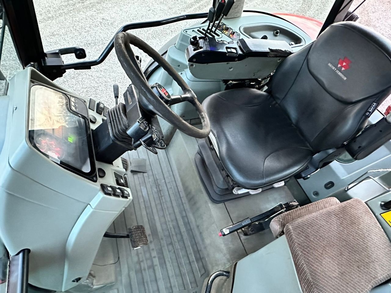 Traktor типа Massey Ferguson 8220, Gebrauchtmaschine в Linde (dr) (Фотография 3)