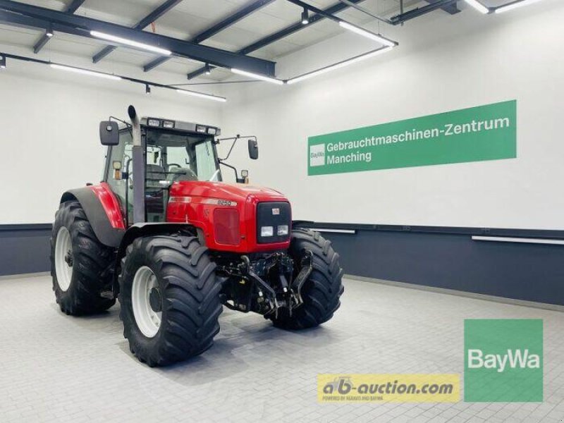 Traktor des Typs Massey Ferguson 8250 DYNA4 XTRA, Gebrauchtmaschine in Manching (Bild 1)