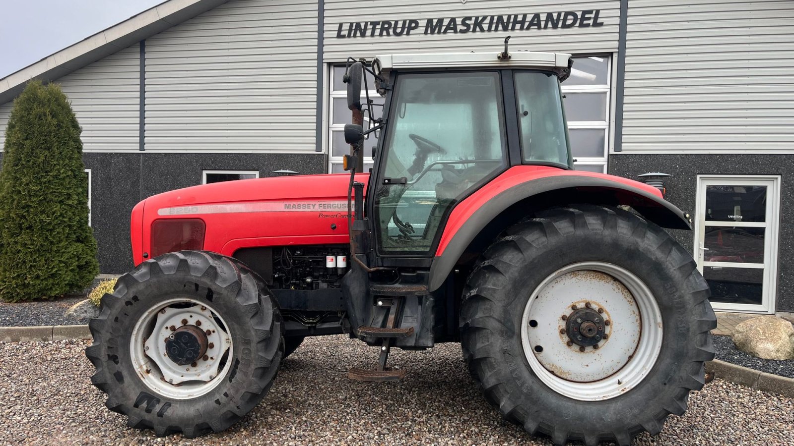 Traktor typu Massey Ferguson 8250 Powercontrol, Gebrauchtmaschine v Lintrup (Obrázek 11)