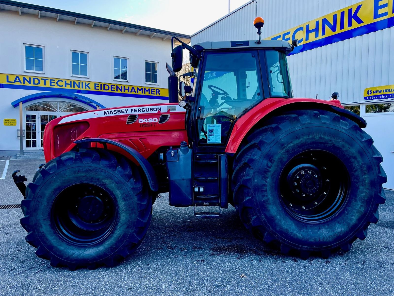 Traktor of the type Massey Ferguson 8480-4 DynaVT, Gebrauchtmaschine in Burgkirchen (Picture 4)