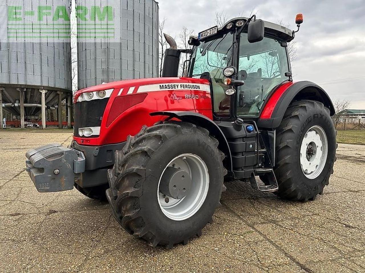 Traktor типа Massey Ferguson 8660, Gebrauchtmaschine в SZEGED (Фотография 1)