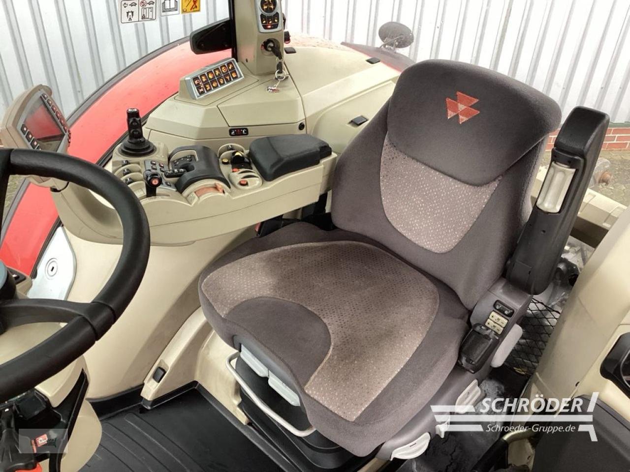 Traktor типа Massey Ferguson 8670 DYNA-VT EXCELLENCE, Gebrauchtmaschine в Norden (Фотография 16)