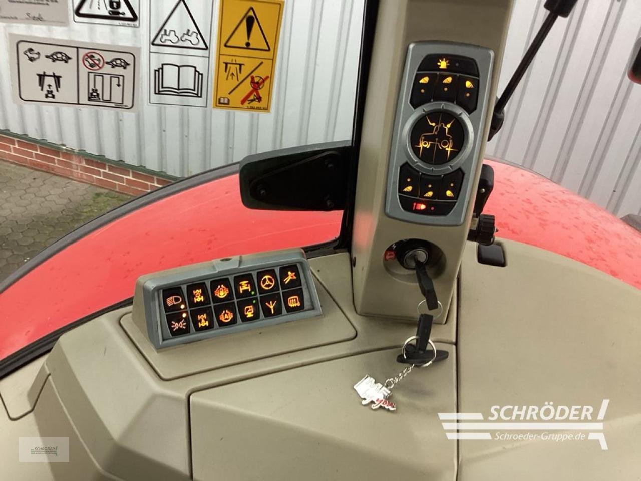 Traktor типа Massey Ferguson 8670 DYNA-VT EXCELLENCE, Gebrauchtmaschine в Norden (Фотография 28)