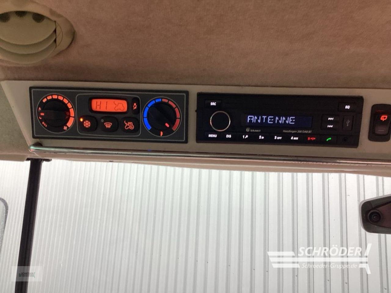 Traktor типа Massey Ferguson 8670 DYNA-VT EXCELLENCE, Gebrauchtmaschine в Norden (Фотография 29)