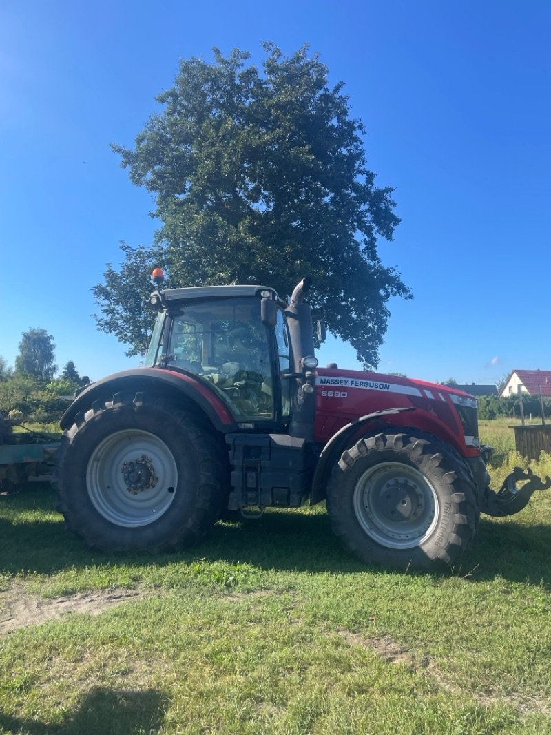 Traktor Türe ait Massey Ferguson 8690, Gebrauchtmaschine içinde Plau am See / OT Klebe (resim 2)