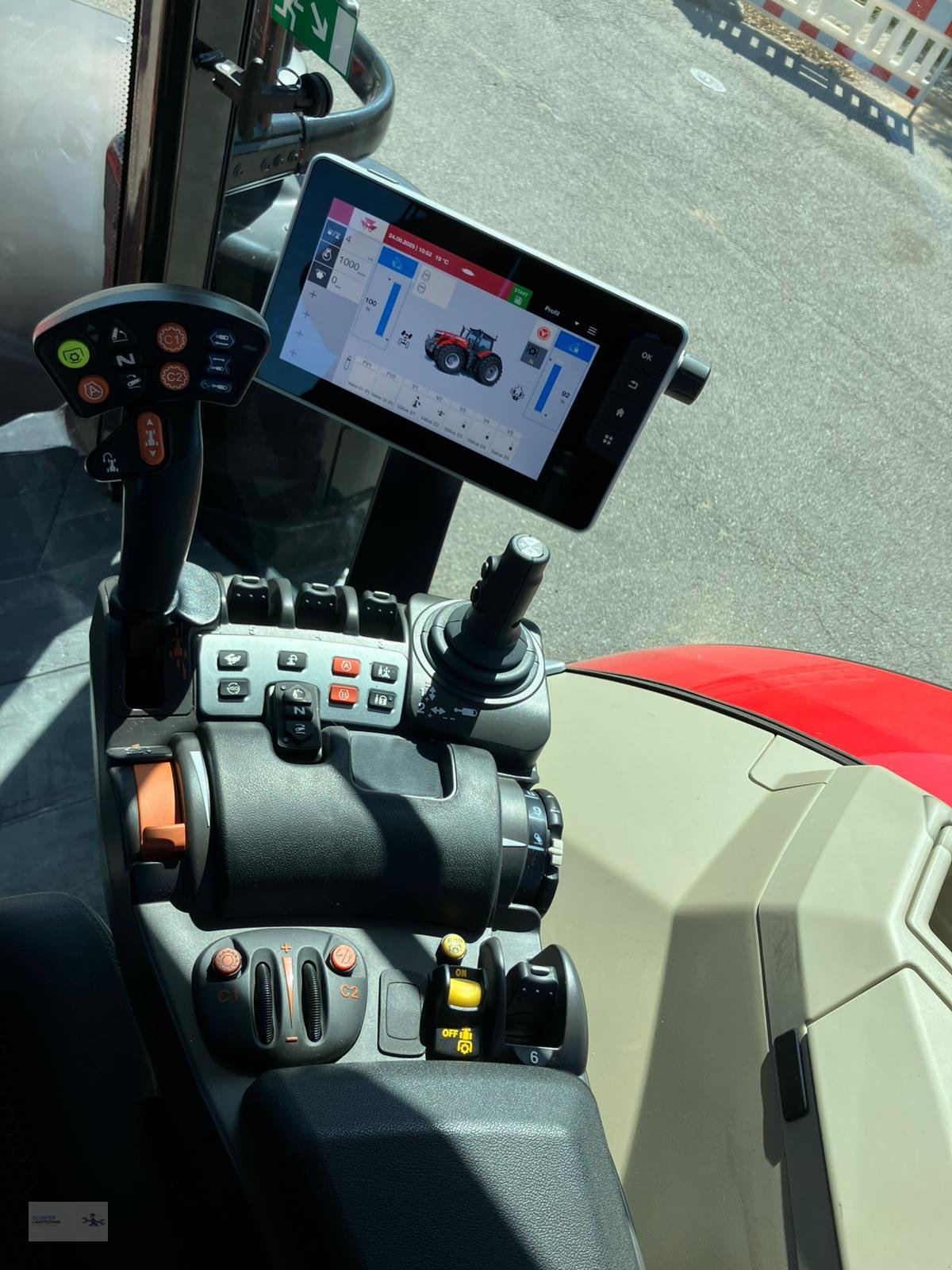 Traktor des Typs Massey Ferguson 8727 S Dyna VT, Neumaschine in Konken (Bild 11)