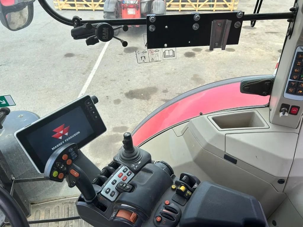 Traktor типа Massey Ferguson 8732S EXCLUSIVE, Gebrauchtmaschine в JOSSELIN (Фотография 3)