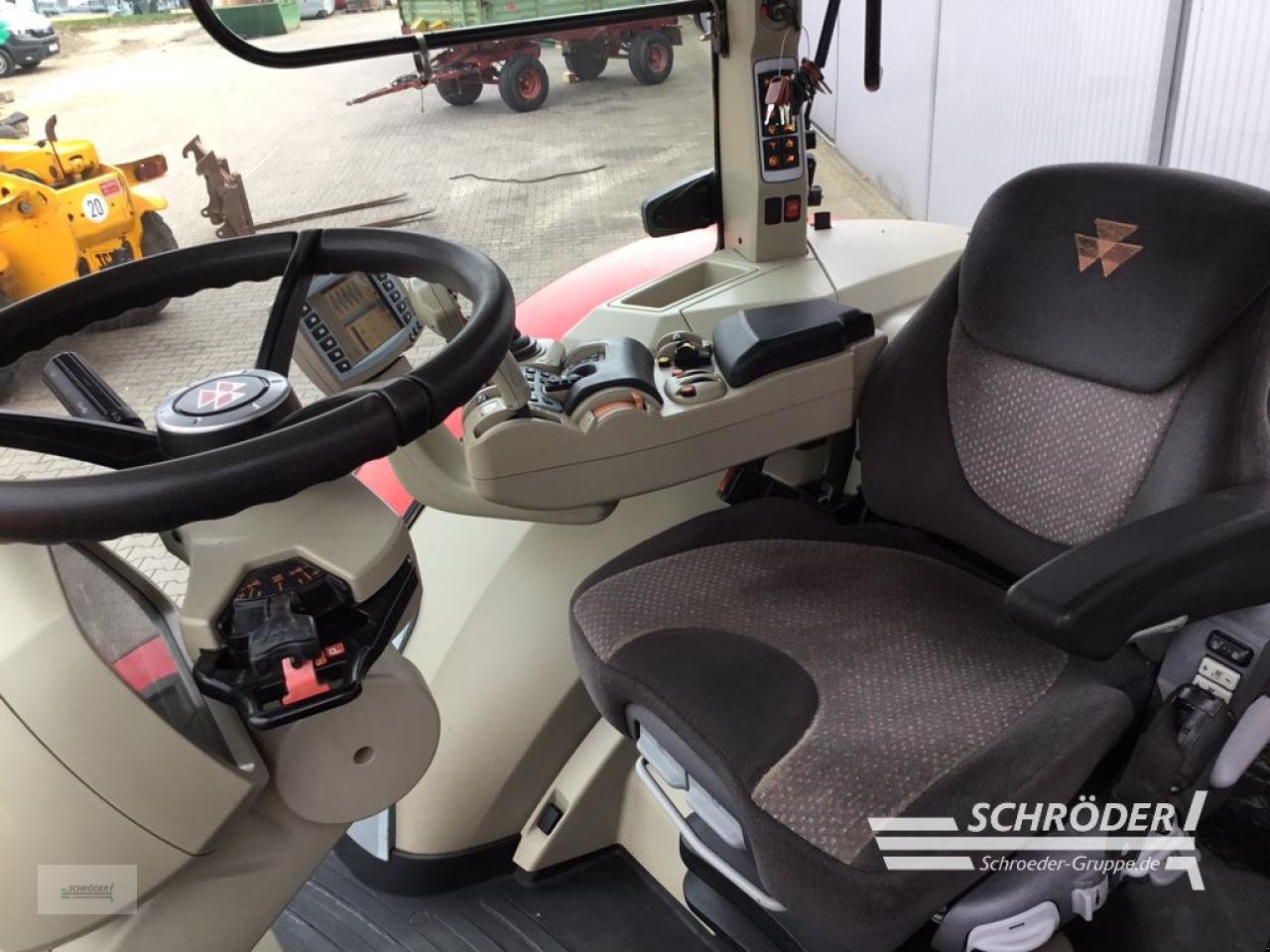 Traktor des Typs Massey Ferguson 8735 DYNA-VT, Gebrauchtmaschine in Wildeshausen (Bild 12)