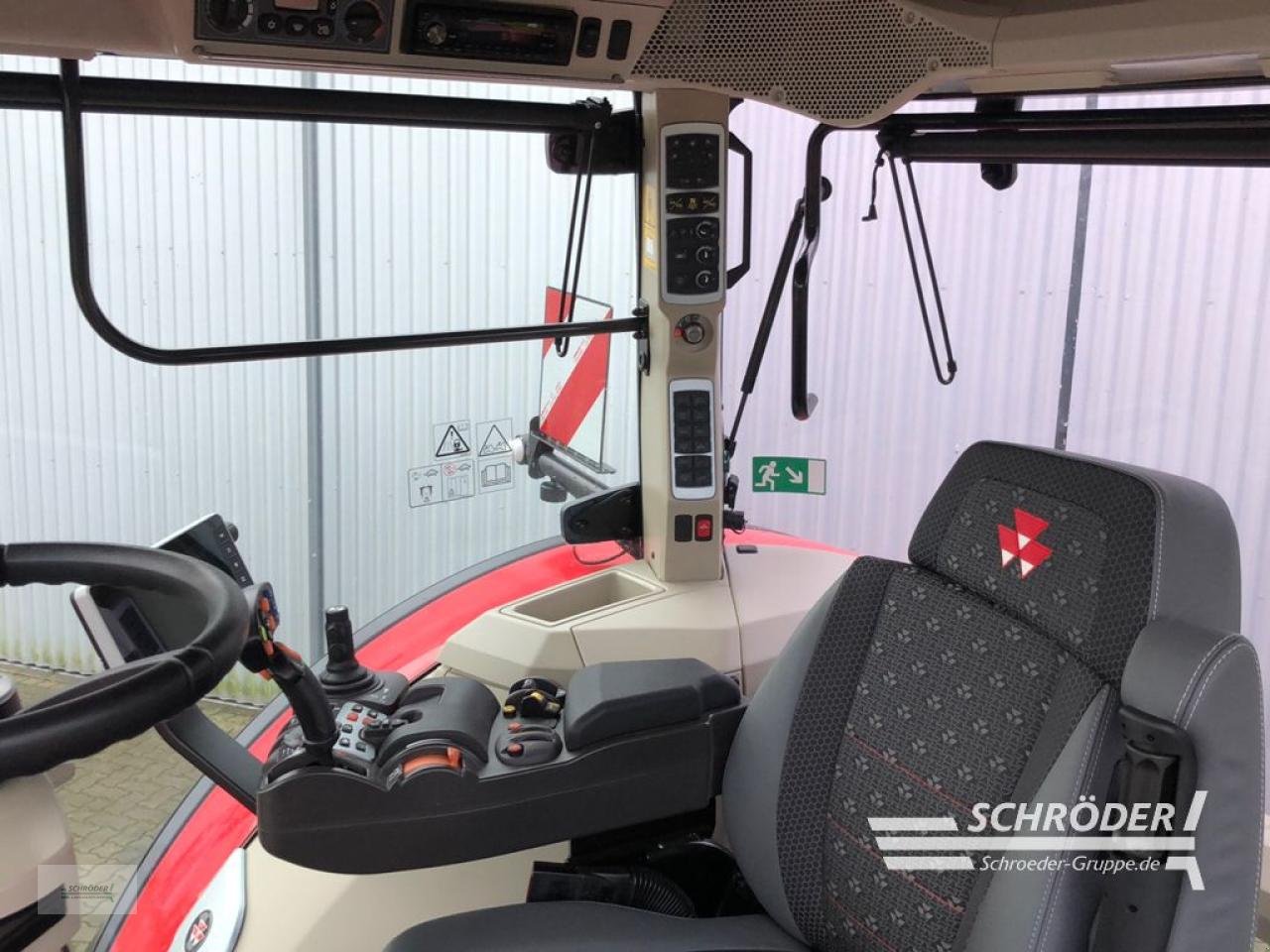 Traktor des Typs Massey Ferguson 8735 S DYNA-VT NEW EXCLUSIVE, Neumaschine in Ahlerstedt (Bild 11)