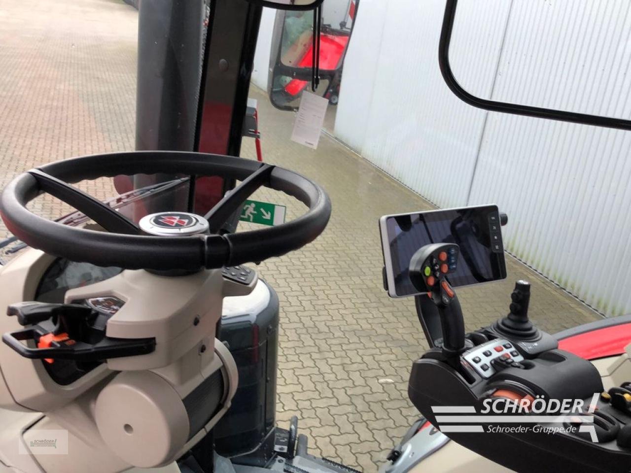 Traktor des Typs Massey Ferguson 8735 S DYNA-VT NEW EXCLUSIVE, Neumaschine in Ahlerstedt (Bild 12)