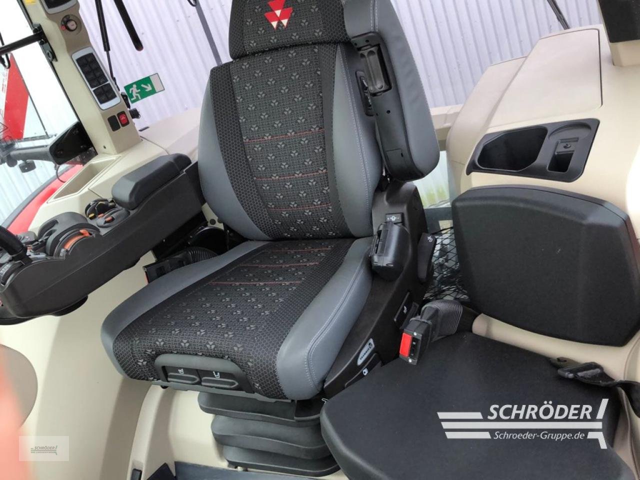 Traktor des Typs Massey Ferguson 8735 S DYNA-VT NEW EXCLUSIVE, Neumaschine in Ahlerstedt (Bild 13)