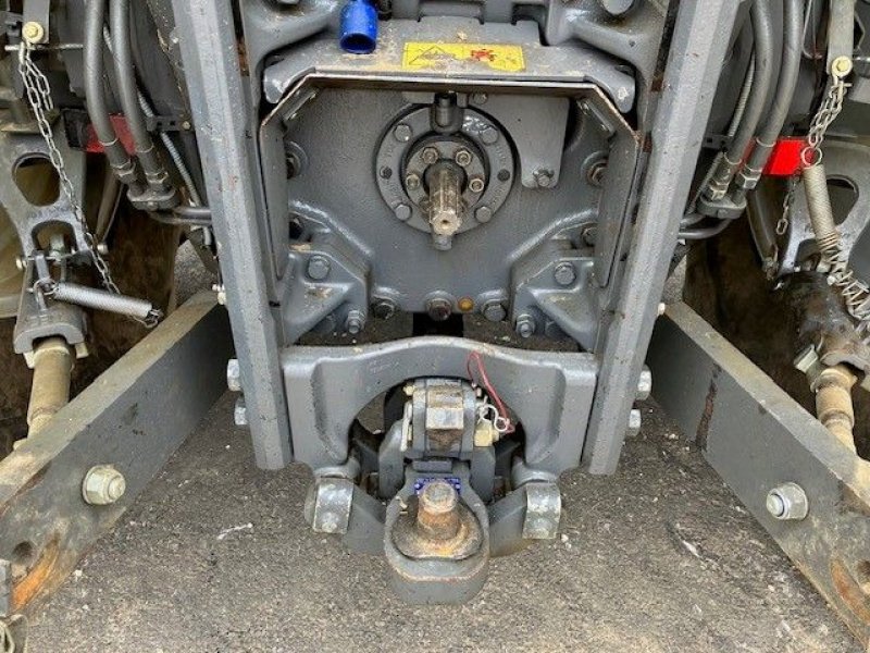 Traktor des Typs Massey Ferguson 8735S DVT EXCLUSIVE, Gebrauchtmaschine in POUSSAY (Bild 9)