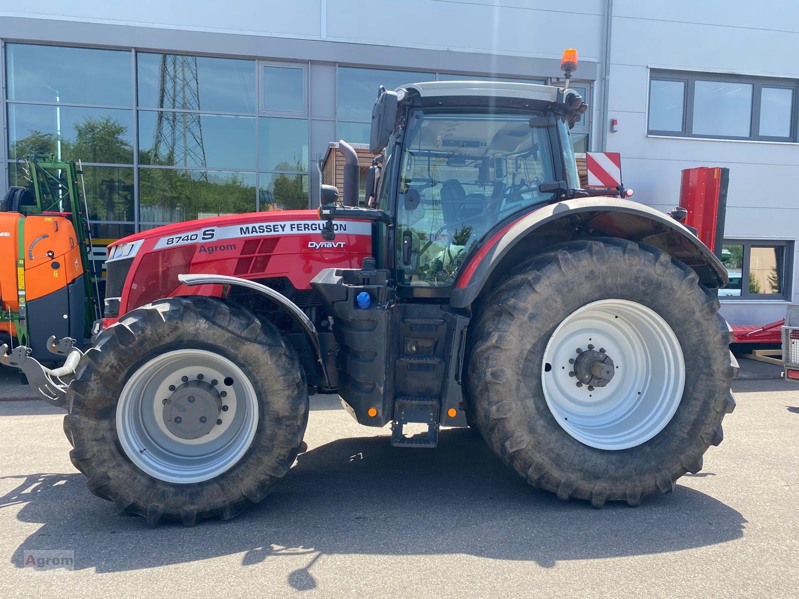 Traktor типа Massey Ferguson 8740 S Dyna VT Exclusive, Gebrauchtmaschine в Herrenberg-Gültstein (Фотография 2)