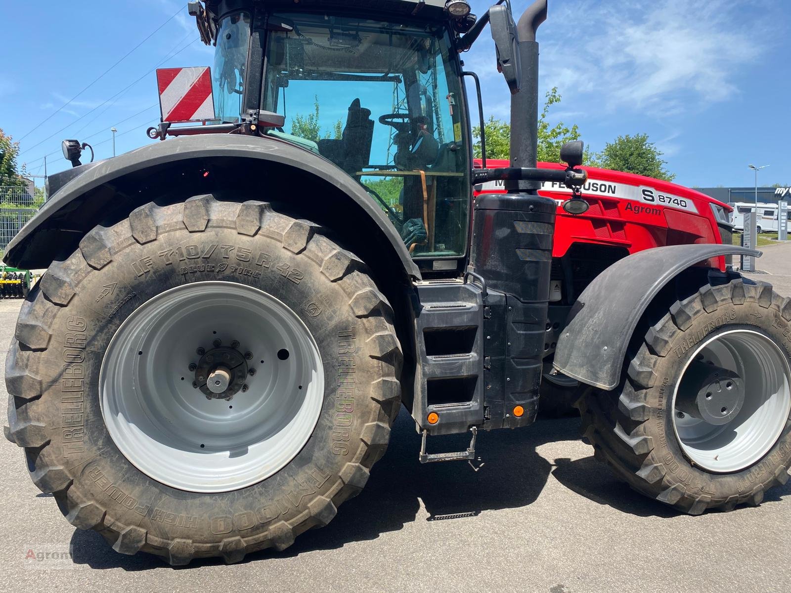 Traktor типа Massey Ferguson 8740 S Dyna VT Exclusive, Gebrauchtmaschine в Herrenberg-Gültstein (Фотография 3)