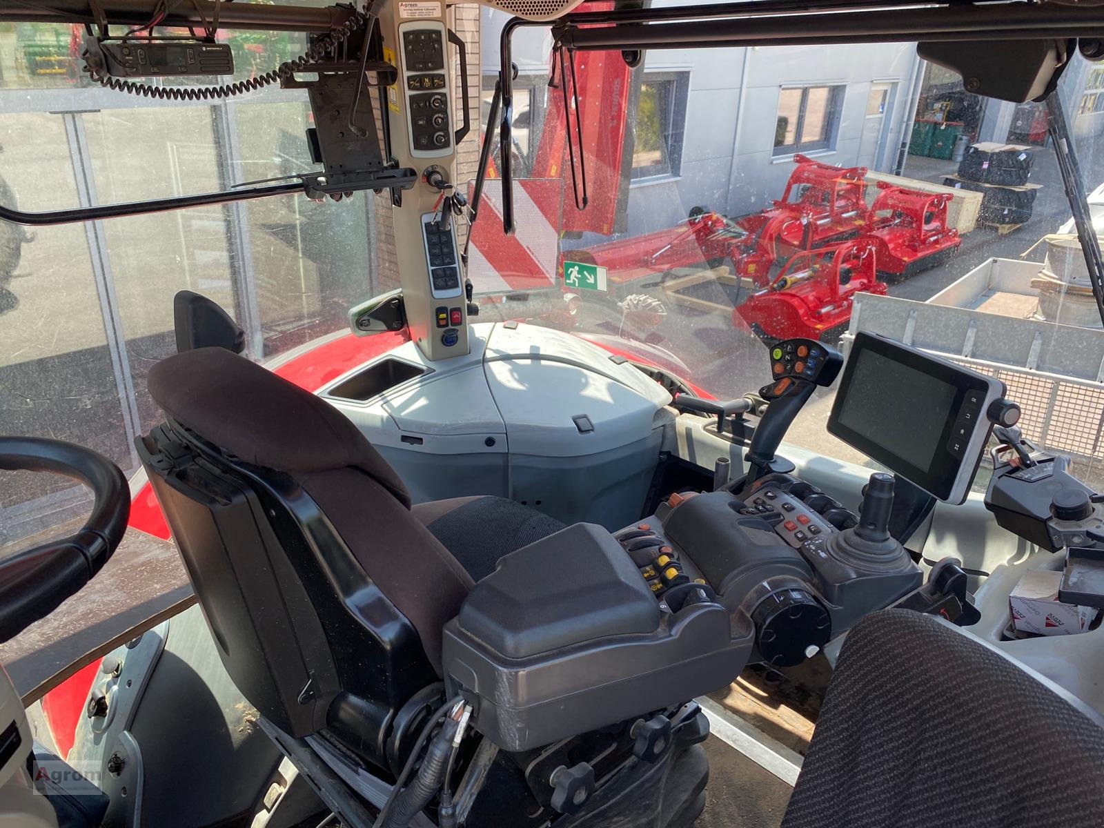 Traktor типа Massey Ferguson 8740 S Dyna VT Exclusive, Gebrauchtmaschine в Herrenberg-Gültstein (Фотография 6)