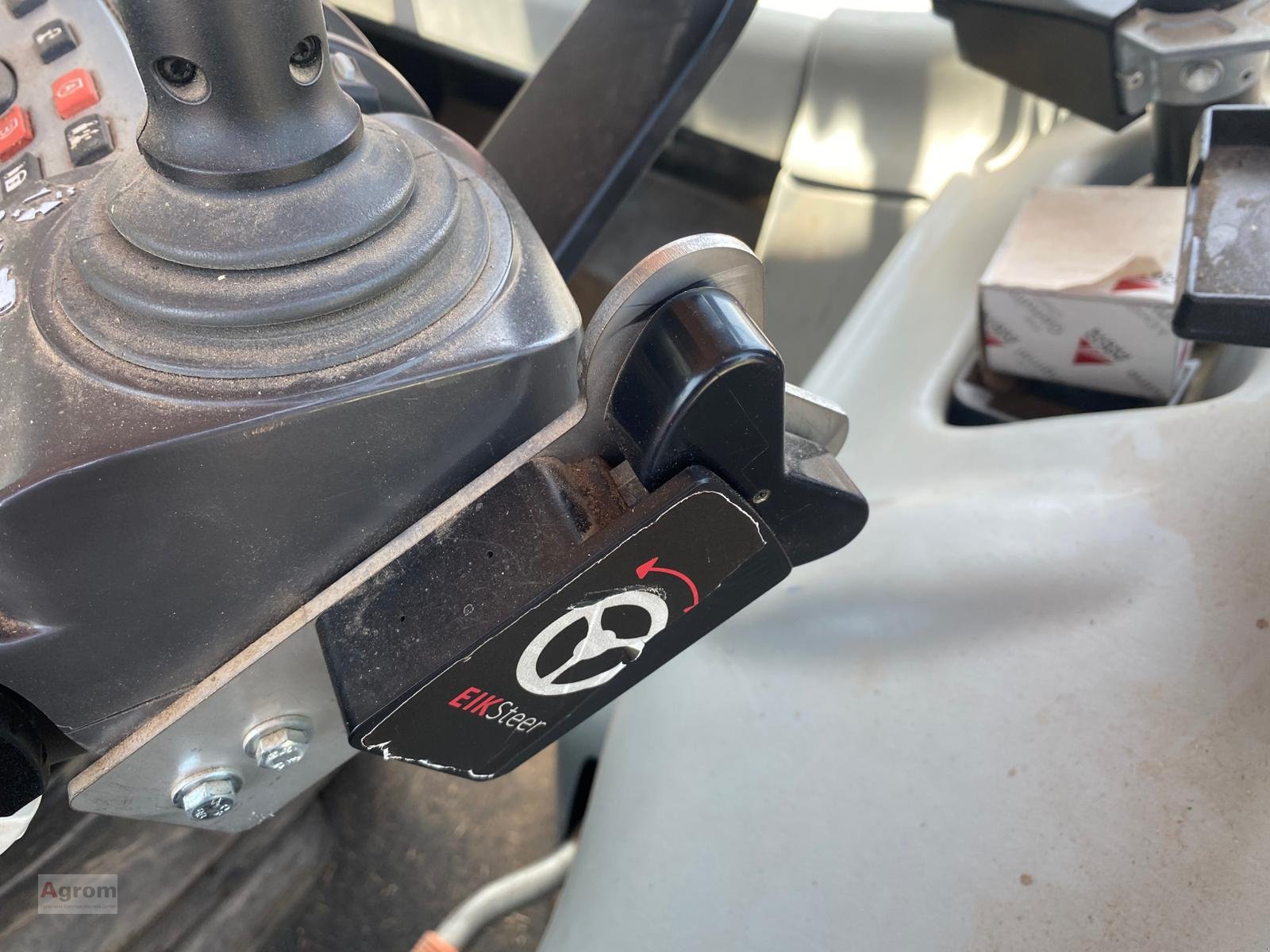 Traktor типа Massey Ferguson 8740 S Dyna VT Exclusive, Gebrauchtmaschine в Herrenberg-Gültstein (Фотография 8)