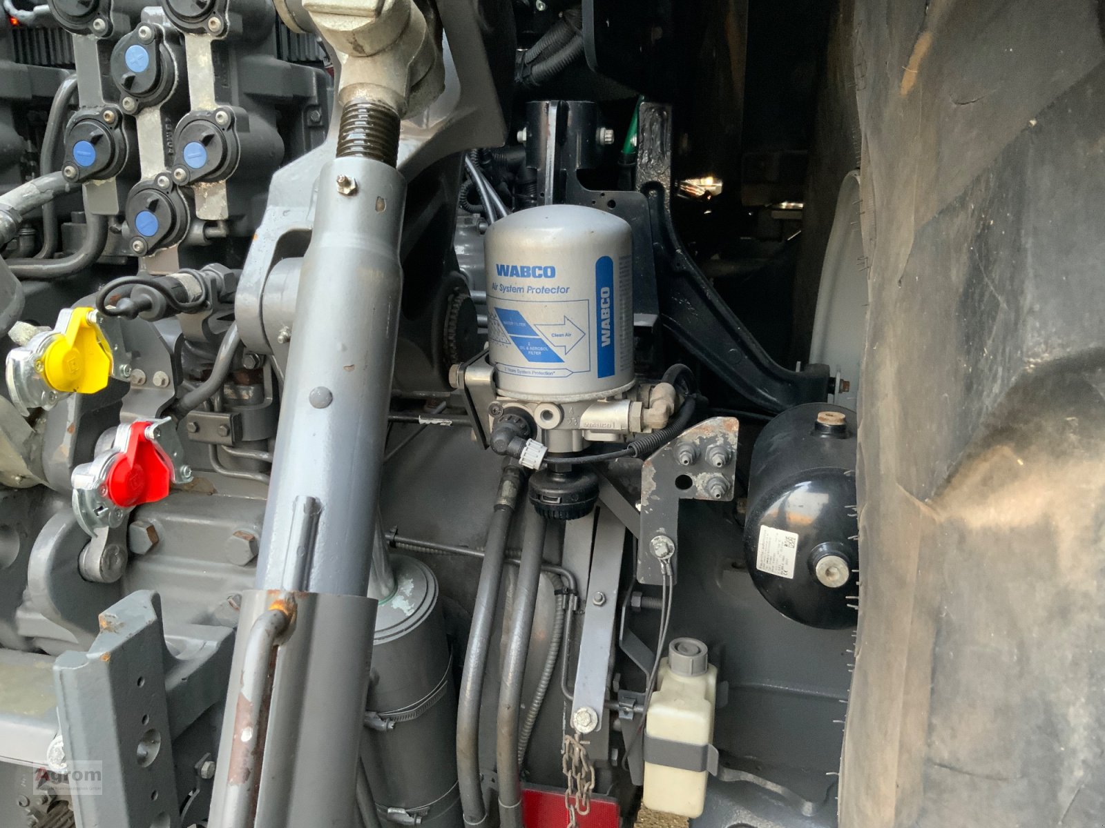 Traktor typu Massey Ferguson 8740 S Dyna VT Exclusive, Gebrauchtmaschine v Herrenberg-Gültstein (Obrázek 12)