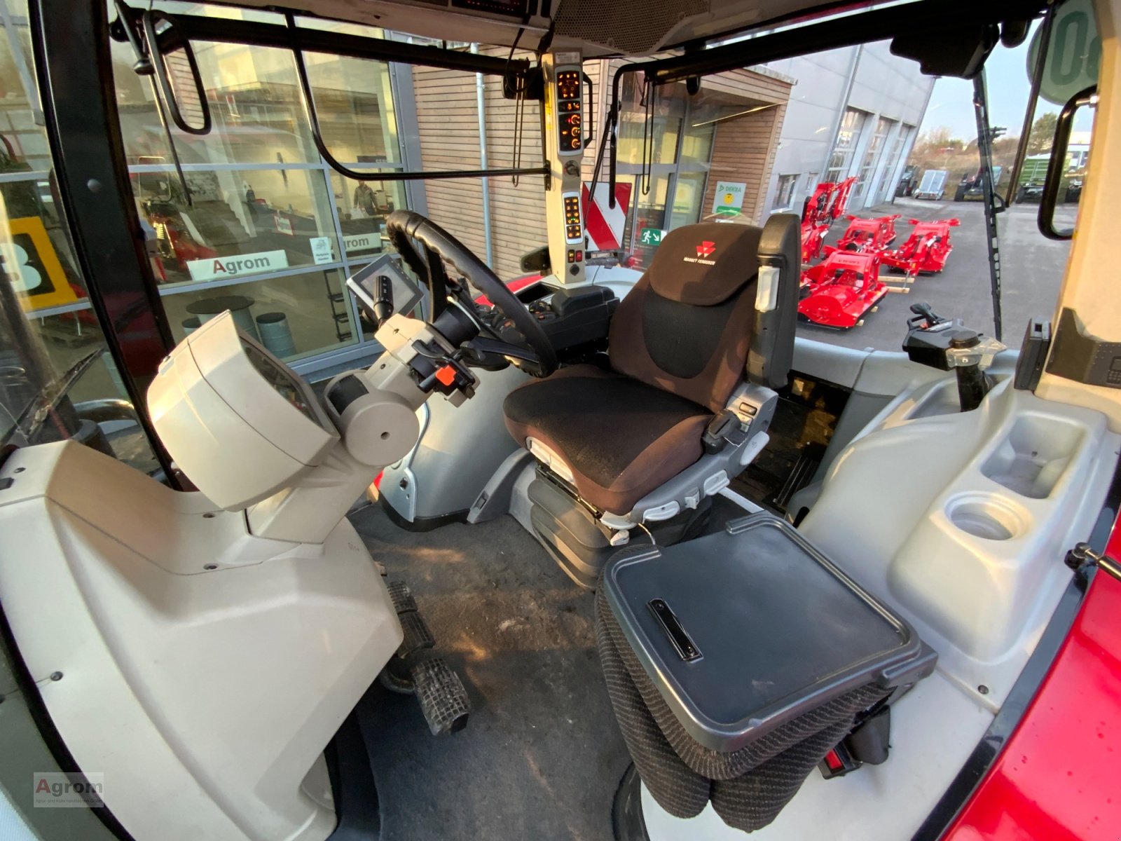 Traktor typu Massey Ferguson 8740 S Dyna VT Exclusive, Gebrauchtmaschine v Herrenberg-Gültstein (Obrázek 14)