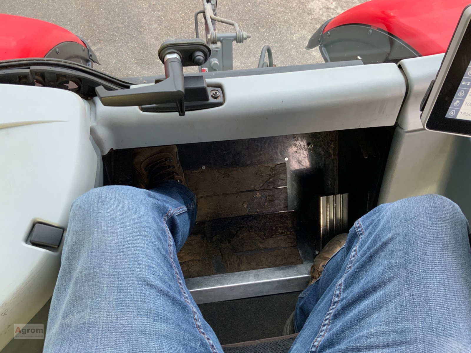 Traktor typu Massey Ferguson 8740 S Dyna VT Exclusive, Gebrauchtmaschine v Herrenberg-Gültstein (Obrázek 16)